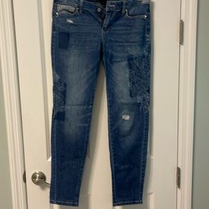 White House Black Market Distressed Ankle Jean “The Girlfriend” fit Sz 2